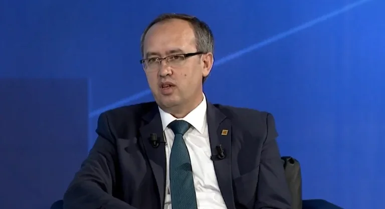 Hoti: Ai që kundërshton marrëveshjen e Washingtonit, promovon interesa ruse dhe kineze