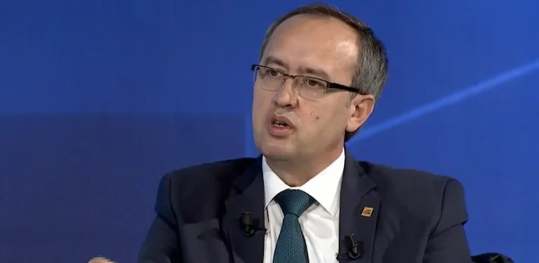 Hoti: Kurti do ta mbyllë mandatin shumë keq, për veten dhe për vendin