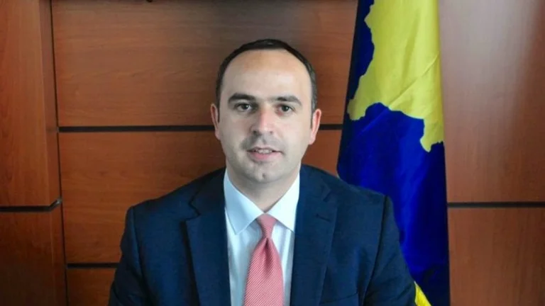 Manaj: Qeveria gjatë 100 ditëve ndërhyri në të gjitha institucionet e pavarura dhe ua bënte gjyqin në Kuvend