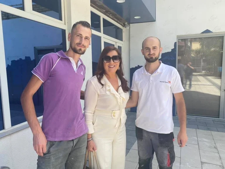 Deputetes së LDK-së i humbë kuleta, dy qytetarë e gjejnë dhe ia kthejnë