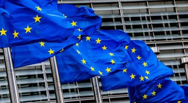 BE pritet ta heqë Kosovën nga lista e kuqe për udhëtime
