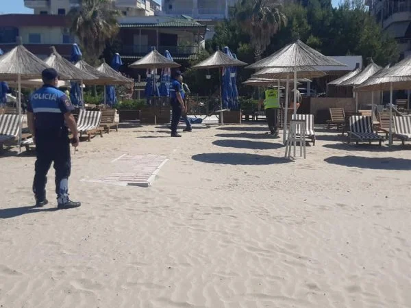 Policia nis aksionin në bregdetin e Durrësit, prapë probleme në plazh