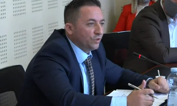 Ministri Mehaj sqaron pagën që merr nga Norvegjia