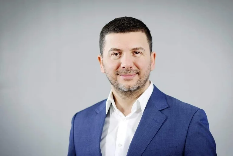 Memli Krasniqi zyrtarisht kandidat për kryetar të PDK-së: Do ta hapim një kapitull të ri për qytetarët
