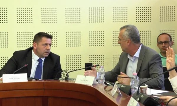Bekë Berisha dhe Dugolli i VV-së për një zyrtar të Shqipërisë: Thirre n’darkë