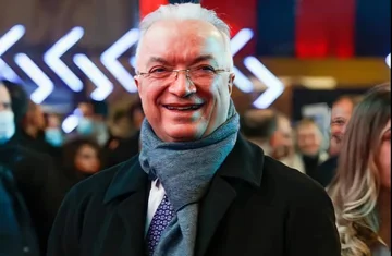 Haliti: Kurti golpeó a los pensionistas, gobierno para proporcionar vacunas ) los ciudadanos van a Nis y Belgrado para vacunarse