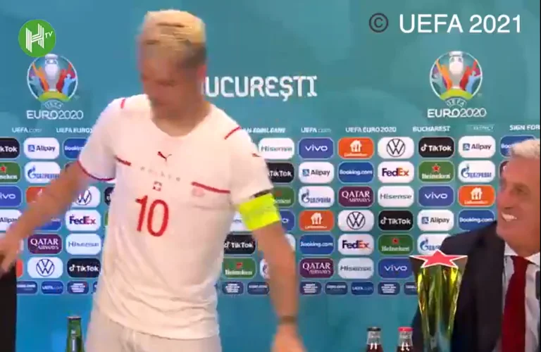 Vladimir Petkovicit i bëhet zemra mal pas gjestit të Xhakës në konferencë për shtyp
