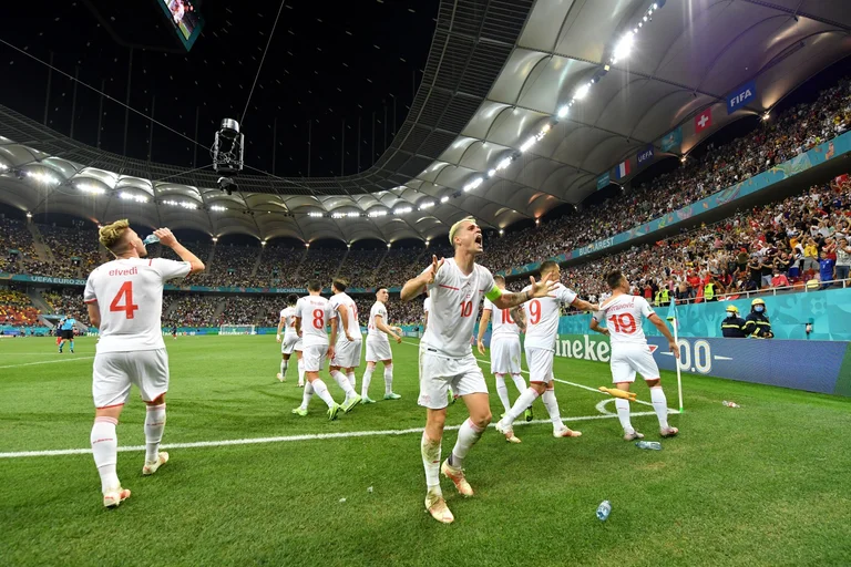 Mrekulli e vërtetë: Zvicra mposht kampionen e botës dhe shkon në çerekfinale për herë të parë në histori