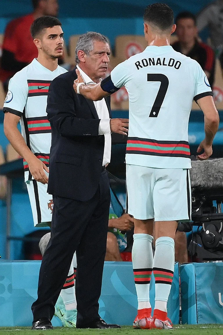 Santos disappointed with defeat, shows Portugal's players have been crying a lot after the elimination