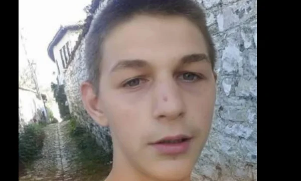 Journalist Blendi Fevziu posts a very touching writing for the 20-year-old waiter who was killed in Velipja