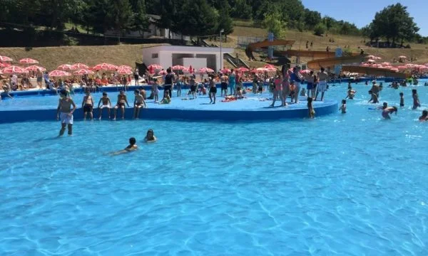 Beatings tra alcuni in piscina a Germi, parla dalla polizia