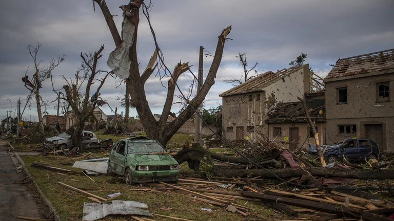 Cinq morts d'une tornade en République tchèque