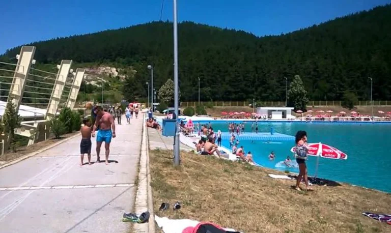 I cittadini hanno subito attacchi di sequestro alla piscina Germi, reagiscono dal comune di Pristina