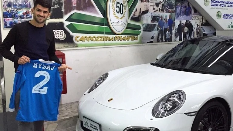 “entred dopo auto di lusso, questa è la collezione del giocatore