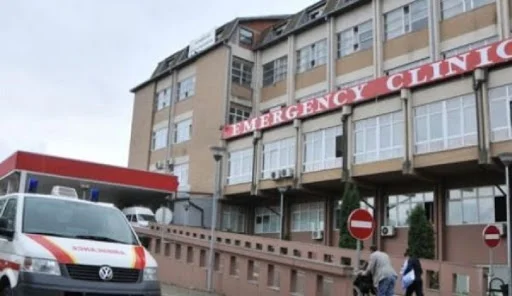 Der Arbeiter, der gestern in einem Gebäude in Mitrovica stürzte, stirbt
