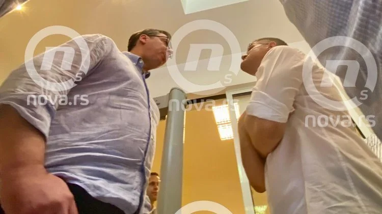 Er beloge uns. Jeremic war dabei, Vucinqi zu bekämpfen