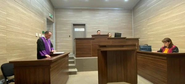 Accusé innocent d'avoir menacé un mineur avec hache