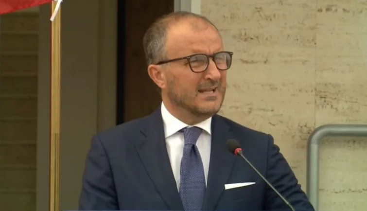 Guardia de la República toma embajador de la UE en Albania