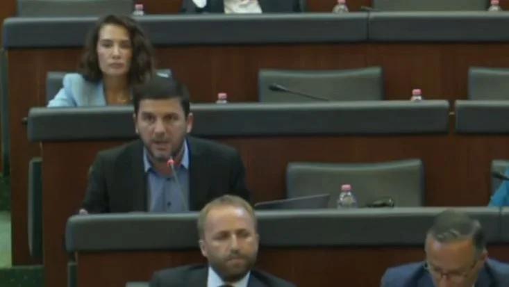 Krasniqi richtet sich an die VVA: Nicht zurück zum Politischen Gerichtshof