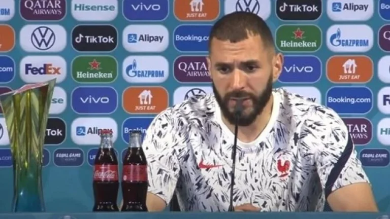 U n EFA honore et respecte les musulmans: retire les bouteilles de bière de la table pour la conférence Benzema