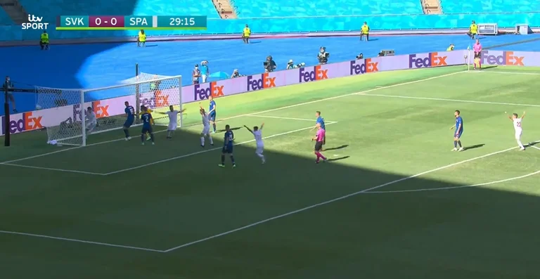 Il Mongol che ha appena fatto il portiere della Slovacchia è la cosa più ridicola da vedere tutto il giorno.