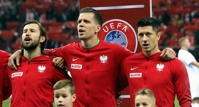 Szcznyt simplemente no le importa: Está atrapado en los cigarrillos antes de su partido con Suecia