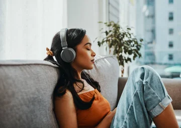 How headphones can slowly damage hearing, over time!