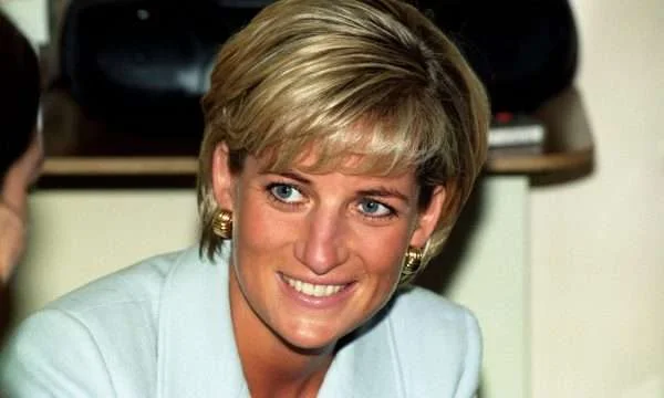 Le pompier qui a aidé la princesse Diana après l'accident mortel se souvient de ses derniers mots