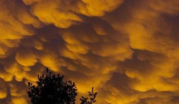 Le nuvole hanno una strana forma in Grecia (VIDEO)