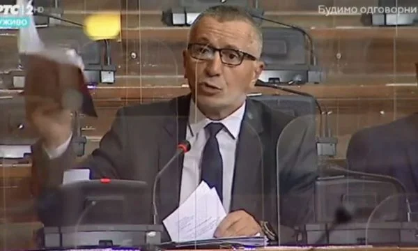 Shaip Kamberi ia rikujton Brnabiqit se për të hyrë në Kosovë i duhet leje e veçantë