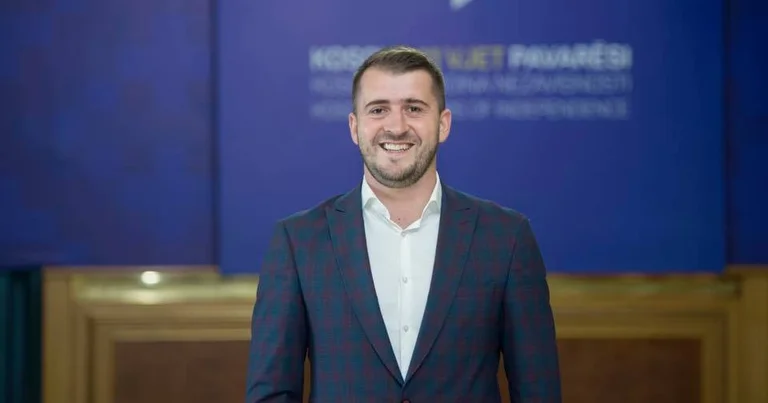 Lushtaku: Le temps est venu pour un nouveau leader visionnaire, respectant le passé glorieux de PDK