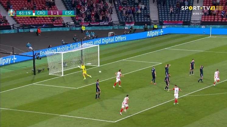 Luka Modric acaba de alcanzar un simple objetivo brillante desde la distancia contra Escocia
