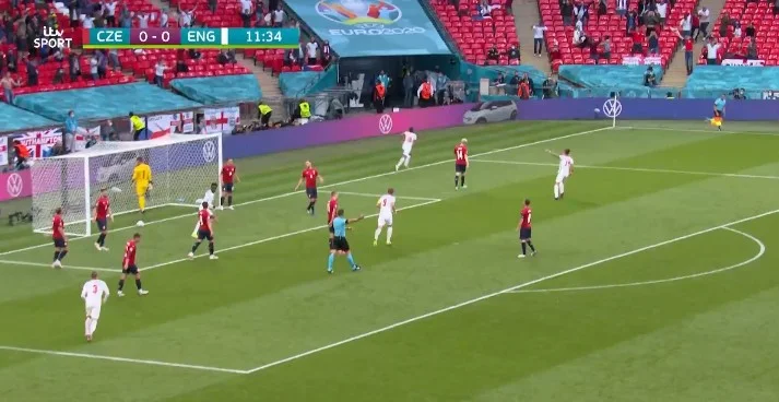Raheem Sterling secoue la Tchéquie à la porte ouverte