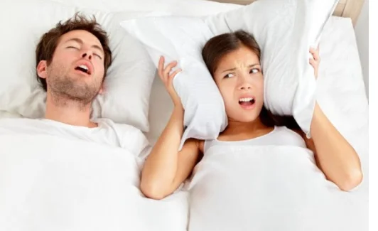 Dies sind die Gefahren des Schnarchens in der Nacht