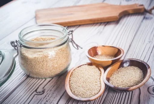 Perché dovremmo usare il sesamo più spesso nel cibo?