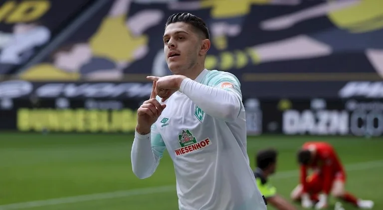 Los fans de Norwich en éxtasis después del club formalizó la transferencia de Milot Rasica por 10m euros
