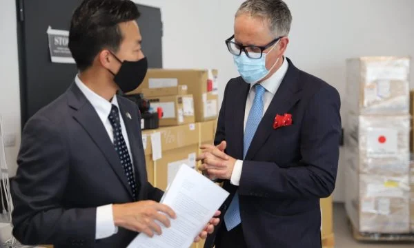 Japan liefert Kosovo mit medizinischen Geräten