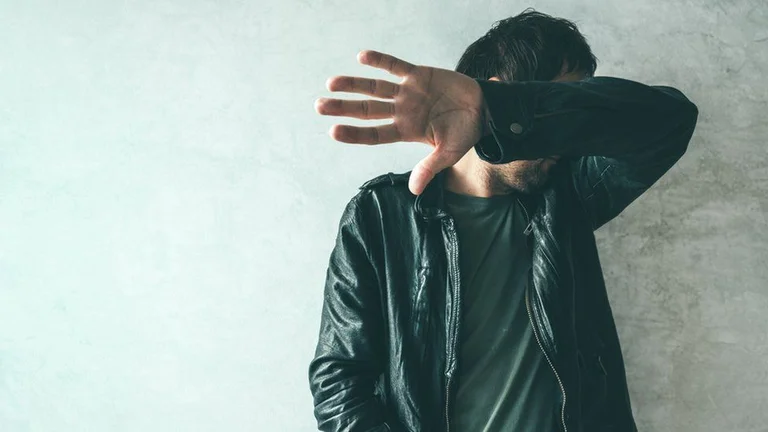 El número de hombres que denuncian violencia doméstica aumentó en otros países