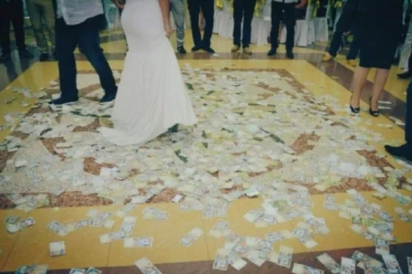 Décision: Mariages et bals de fin d'année autorisés à 23 heures