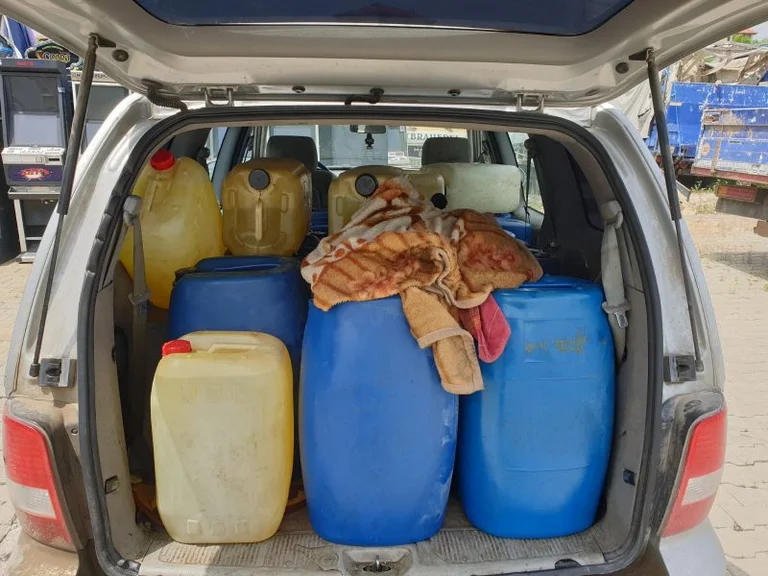 Kosovo Polizeiname: Ich nehme einen Bürger mit 1354 Liter Öl auf
