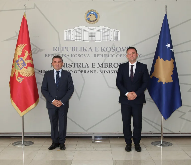 Ministria e Mbrojtjes së Malit të Zi dhuron vaksina antiCOVID për Kosovën