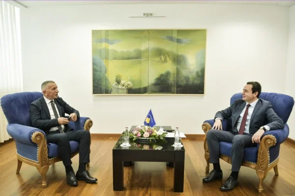 Kurti takon Shaip Kamberin: I flet edhe për takimin e ardhshëm me Vuçiqin
