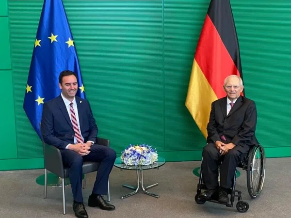 Konjufca takon homologun gjerman: Flasin për dialogun me Serbinë, pandeminë dhe tema të tjera