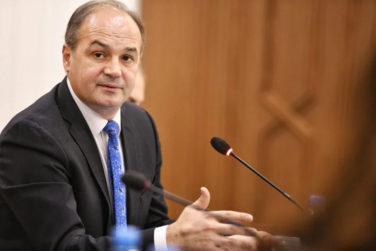 Hoxhaj për Kurtin: Ti lë marrëzitë në raport me Amerikën, të sillet me përgjegjshmëri