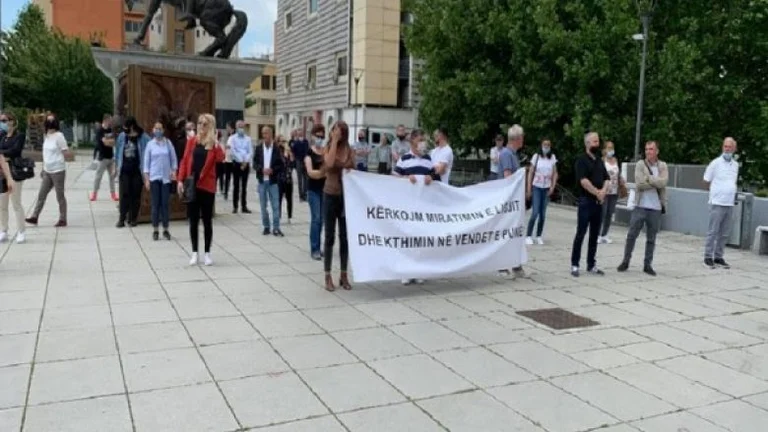 Sot protestohet para Qeverisë