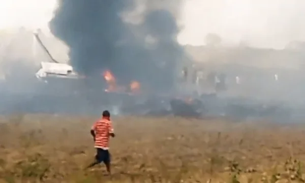 Të paktën shtatë të vdekur nga rrëzimi i një aeroplani në Siberi