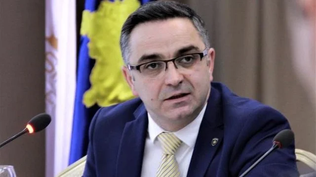 Tahiri: AAK e shqetësuar me tendencën për kapjen e institucioneve