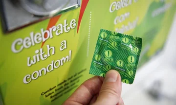 Los organizadores de los Juegos Olímpicos prohíben el sexo para los atletas aunque recibieron 160 mil condones para donar gratuitamente