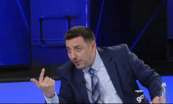 Valon Syla: Shefat e PDK-së janë në Hagë, ata hala veten për partinë