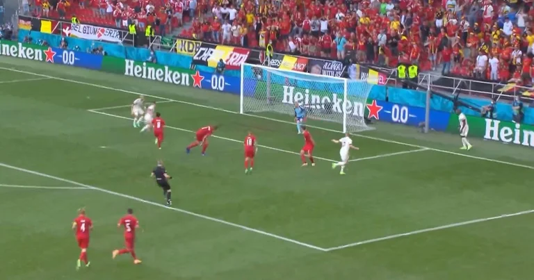 Kevin de Bruyne me klasin e tij bën një asistim senzacional për Hazardin i cili barazon shifrat në sfidën Danimarkë-Belgjikë